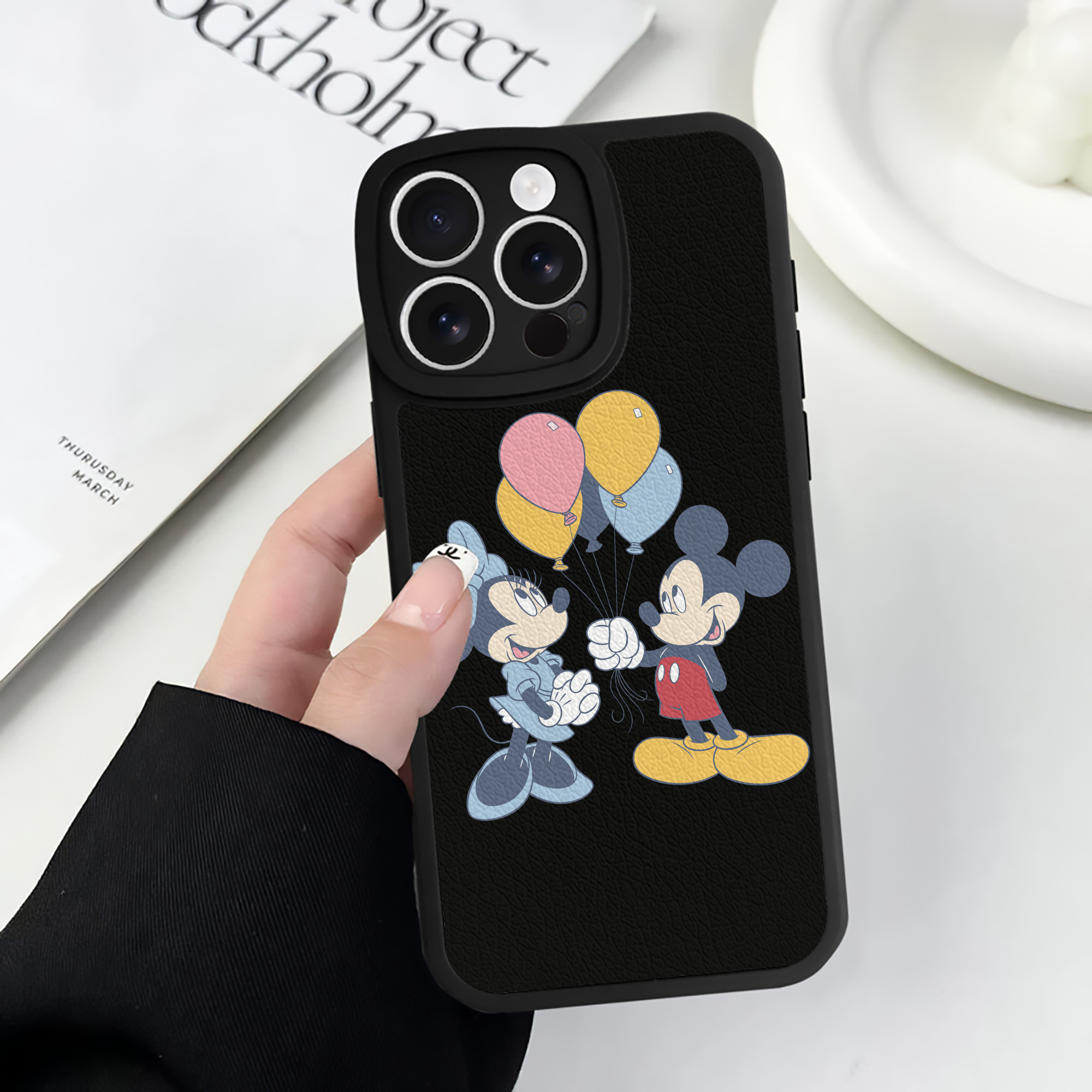 （画像用） ミッキーマウス Mickey Mouse 【iPhone 16シリーズ対応】シリコンスマホケース（レザー調） 材質：シリコン